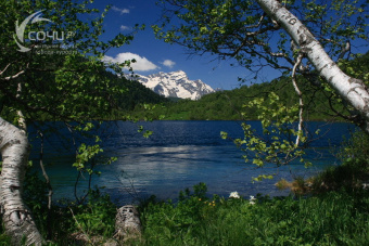 Озеро Кардывач летом - достопримечательность Сочи