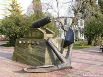 Памятник "Якорь и пушка" - достопримечательность Сочи