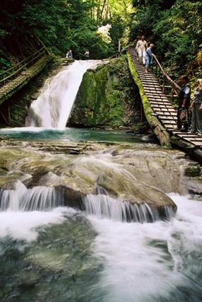 33 водопада и Кавказское застолье