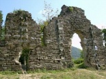 Развалины храма в поселке Лоо - достопримечательность Сочи